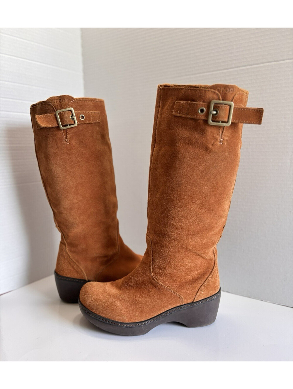 Crocs Cobbler Tall Boots Women's Sz 8 Chestnut Suede Fleece Lined Pull On Wedge